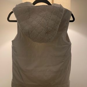 Patagonia Jackets & Coats - Like New Patagonia Reversible White Vest Patagonia Jackets & Coats - Like New Patagonia Reversible White Vest